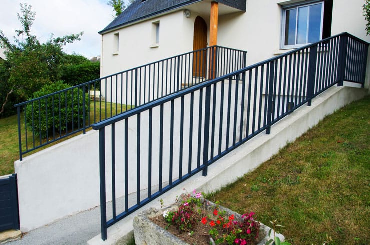 kostum aluminium garde corps barreauda yana 5003 pose par scellement