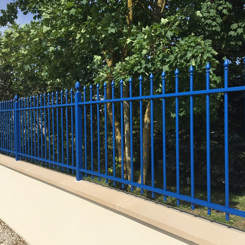 Clôture ajourée en aluminium, style fer forgé, bleu - APA spécialiste des portails en Île-de-France