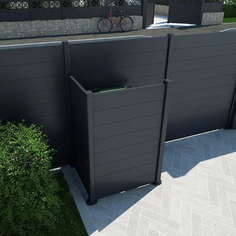 Habillage de poubelles assorti à la clôture