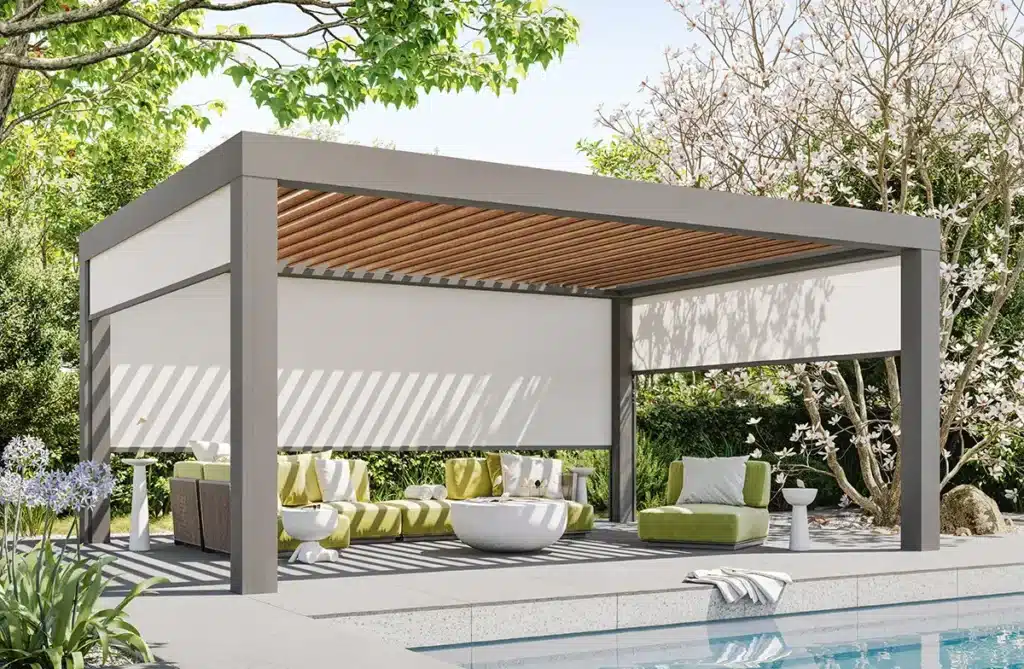 Pergola autoportante devant une piscine