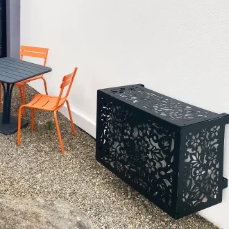 habillage-clim-jardin-aluminium-apa-kostum Habillage de climatiseur en aluminium avec un décor floral Kostum